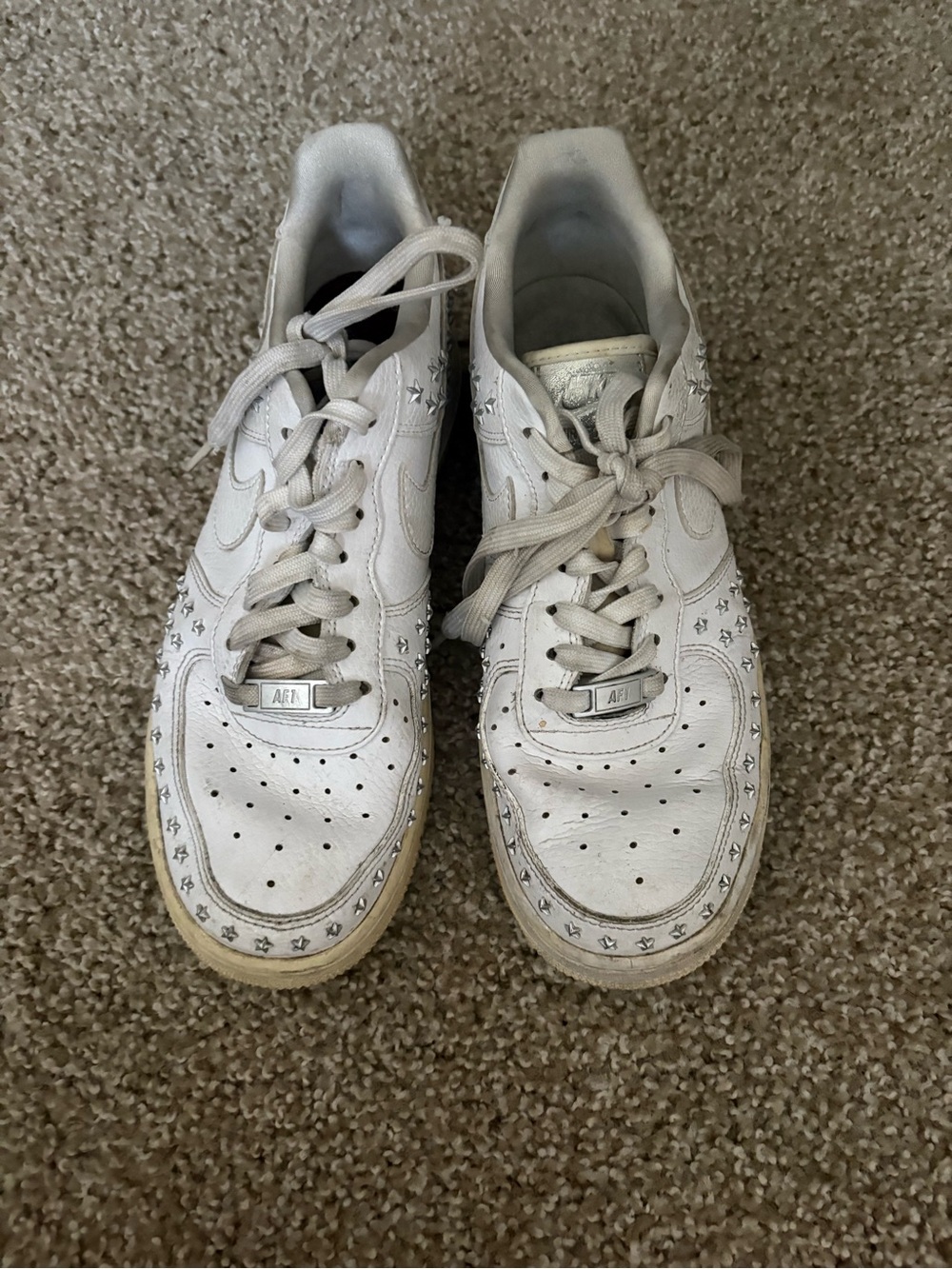 Nike White Leather Low-Top Sneakers with Star Stud Detail